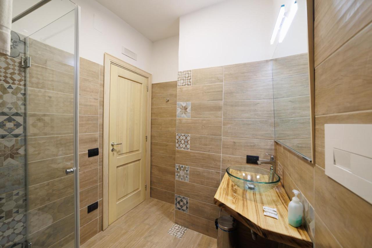 Legno Suite By HouseinНаполи Екстериор снимка